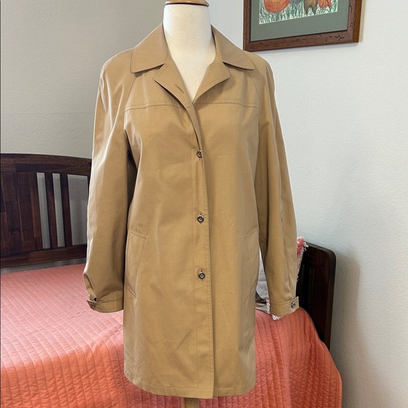 Vintage London Fog Tan Short Trench Coat size 6 - Picture 2 of 16